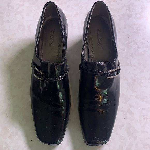 Black patent dress shoes. Size 9. SoftMoc - Picture 1 of 5